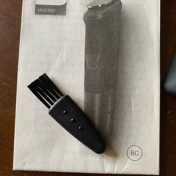 Philips Norelco MG5760/40 - Multigroom Razor Kit with Storage Case OPEN BOX - Picture 12 of 16